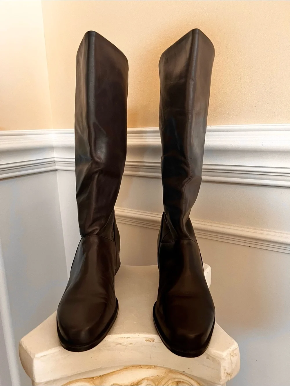 Brown, Knee-High Riding style Leather Pull-on Boots. 8 Wide.